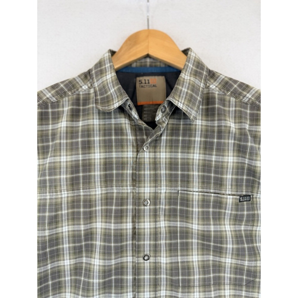 5.11 Tactical Men's Medium Button Up Short Sleeve Shirt Green Patterned‎ A2
